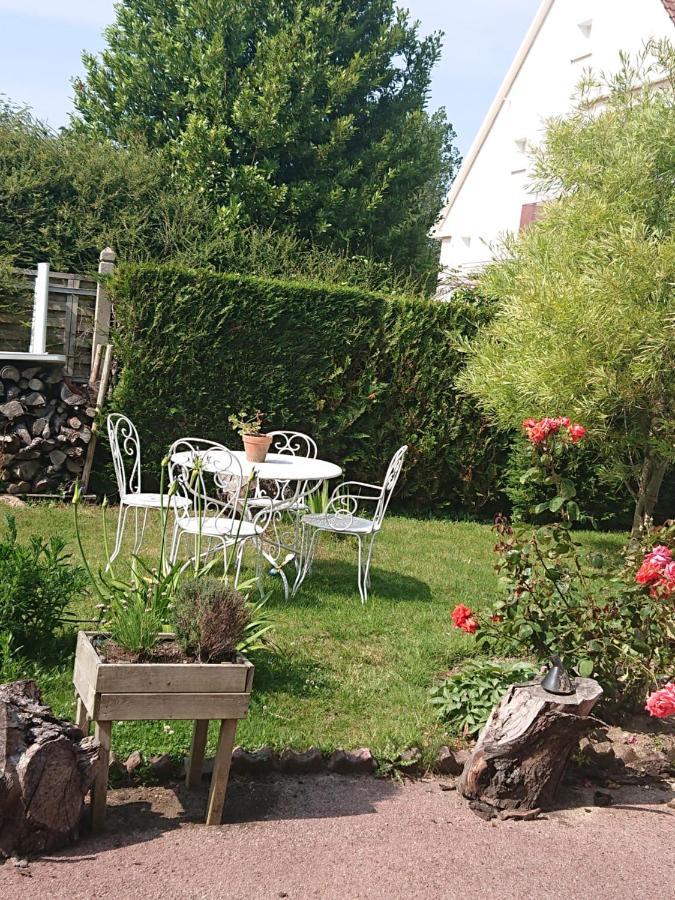 Joyeux Reveil Bed and Breakfast Courseulles-sur-Mer Exteriör bild